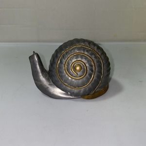 VINTAGE FUNG SHU SNAIL SYMBOLIZES HEALING & ANDROGYNY WITH HIDDEN COMPARTMENT